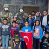 Mehmetçikten Barış Pınarı bölgesine insani yardım eli Mehmetçikten Barış Pınarı bölgesine insani yardım eli
