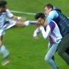 Futbolcudan taraftara tekme!