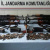 Çadırdan 7 kaleşnikof, 2 av tüfeği çıktı Çadırdan 7 kaleşnikof, 2 av tüfeği çıktı