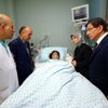 Başbakan Davutoğlu yaralıları ziyaret etti