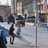 Yüksekova'da askeri konvoya taşlı saldırı Yüksekova'da askeri konvoya taşlı saldırı