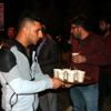 Yangını izleyenlere çay servisi yapıldı