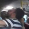 Metrobüste körük bölümündeki yer için kavga ettiler...O anlar kamerada