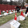 Milli Savunma Bakanı Akar, Bükreş Türk Şehitliği'ni ziyaret etti Milli Savunma Bakanı Akar, Bükreş Türk Şehitliği'ni ziyaret etti
