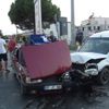 Araçlar kavşakta birbirine girdi: 1 yaralı Araçlar kavşakta birbirine girdi: 1 yaralı