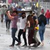 1 Mayıs kutlamalarını yağmur erken bitirdi 1 Mayıs kutlamalarını yağmur erken bitirdi