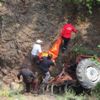 Traktör şarampole devrildi, sürücüsü öldü Traktör şarampole devrildi, sürücüsü öldü