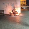 Park halindeki motosikleti yaktılar Park halindeki motosikleti yaktılar