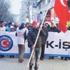 Kıdem tazminatının kaldırılmasına karşı çıkan Türk-İş’ten ilk protesto Eskişehir’de Kıdem tazminatının kaldırılmasına karşı çıkan Türk-İş’ten ilk protesto Eskişehir’de