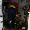 Kız kardeşini cam parçasıyla yaraladı Kız kardeşini cam parçasıyla yaraladı