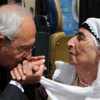 Kılıçdaroğlu halasının elini öptü, duasını istedi
