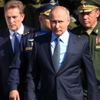 Füzeleri inceleyen Putin'e savaş uçakları eşlik etti Füzeleri inceleyen Putin'e savaş uçakları eşlik etti