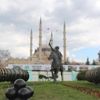 Selimiye gölgesine Fatih Sultan Mehmet heykeli Selimiye gölgesine Fatih Sultan Mehmet heykeli