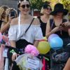 İzmit'te 'süslü kadınlar' pedal çevirdi İzmit'te 'süslü kadınlar' pedal çevirdi