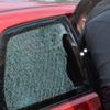Otomobilinde görünce büyük şok yaşadı! Otomobilinde görünce büyük şok yaşadı!