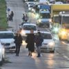 Kaldırımı 3'üncü şerit yaptılar! Yayalardan yol istediler!