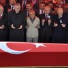 Şehit Yüzbaşı Erdal son yolculuğuna uğurlandı Şehit Yüzbaşı Erdal son yolculuğuna uğurlandı