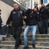 Araç farlarını 1 dakikada söken hırsızlık zanlıları yakalandı Araç farlarını 1 dakikada söken hırsızlık zanlıları yakalandı