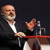 Oğlum bayrağı elinden düşürmüyor