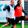 Burak'tan sonra Sneijder müjdesi Burak'tan sonra Sneijder müjdesi