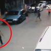 Sokak ortasında bıçaklı saldırı Sokak ortasında bıçaklı saldırı
