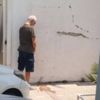 İlhan Şeşen yolun ortasına tuvaletini yaptı