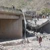 Yemen'de köprüye saldırı: 20 ölü Yemen'de köprüye saldırı: 20 ölü