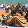 Depremzedeler geceyi spor salonunda geçiriyor Depremzedeler geceyi spor salonunda geçiriyor