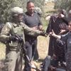 İsrail güçleri yaralının hastaneye kaldırılmasını engellemeye çalıştı İsrail güçleri yaralının hastaneye kaldırılmasını engellemeye çalıştı