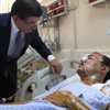 Davutoğlu, Suruç'taki saldırıda yaralananları hastanede ziyaret etti Davutoğlu, Suruç'taki saldırıda yaralananları hastanede ziyaret etti