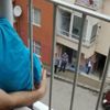 Balkon demirlerinin arasına sıkışan çocuk kurtarıldı