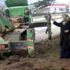 Valinin annesi tek başına eylem yaptı Valinin annesi tek başına eylem yaptı