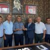 Ayın şoförüne ödülünü Belediye-İş Sendikası Başkanı ... Ayın şoförüne ödülünü Belediye-İş Sendikası Başkanı ...