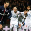Ibrahimovic kaçırdı, hakem penaltıyı tekrarlattı Ibrahimovic kaçırdı, hakem penaltıyı tekrarlattı