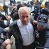 Ak Partili eski vekile yumurtalı protesto Ak Partili eski vekile yumurtalı protesto