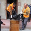 Boynuna kabloyu dolayıp elektrikle intihar etti
