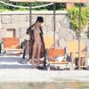 Beren Saat plajdaki çöpleri topladı Beren Saat plajdaki çöpleri topladı