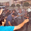 HDP'nin protesto yürüyüşüne polis saldırdı HDP'nin protesto yürüyüşüne polis saldırdı