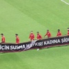 Galatasaray Balıkesirspor maçına Özgecan pankartıyla çıktı Galatasaray Balıkesirspor maçına Özgecan pankartıyla çıktı