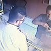 Balkon demirine oturdu dengesini kaybedip düştü Balkon demirine oturdu dengesini kaybedip düştü
