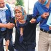 Vicdansız oğlu annesini sokağa attı Vicdansız oğlu annesini sokağa attı