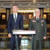 Stoltenberg, Orgeneral Özel'i ziyaret etti