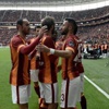 Yeni Aslan sahnede Yeni Aslan sahnede