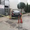 Yaralı bir kişiyi getirdikleri araç ile birlikte tıp merkezi önüne bırakıp kaçtılar Yaralı bir kişiyi getirdikleri araç ile birlikte tıp merkezi önüne bırakıp kaçtılar