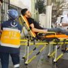 Sokakta yürüyen gençlere silahlı saldırı: 2 kişinin vurulduğu anlar kamerada Sokakta yürüyen gençlere silahlı saldırı: 2 kişinin vurulduğu anlar kamerada