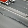 D-100 karayolu Avcılar yan yolda çatlaklar oluştu