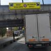 Fatih’te kamyonet demiryolu geçidine sıkıştı Fatih’te kamyonet demiryolu geçidine sıkıştı