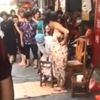 Sokakta doğurdu, bebeğini kucaklayıp eve döndü