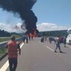 TEM Otoyolu’nda 3 araç alev alev yandı!