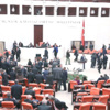 Parti kapatmaya Meclis izni şartı Parti kapatmaya Meclis izni şartı